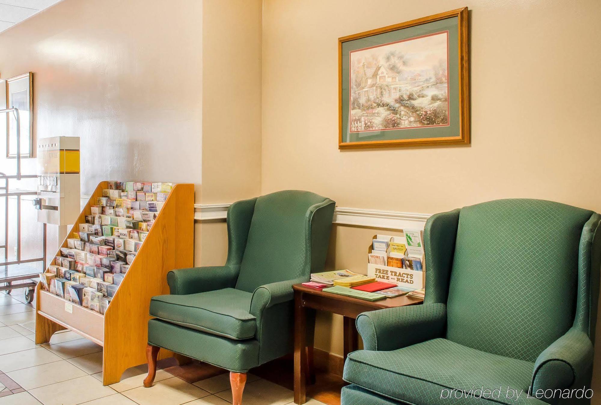 Econo Lodge Inn & Suites Денвер Экстерьер фото