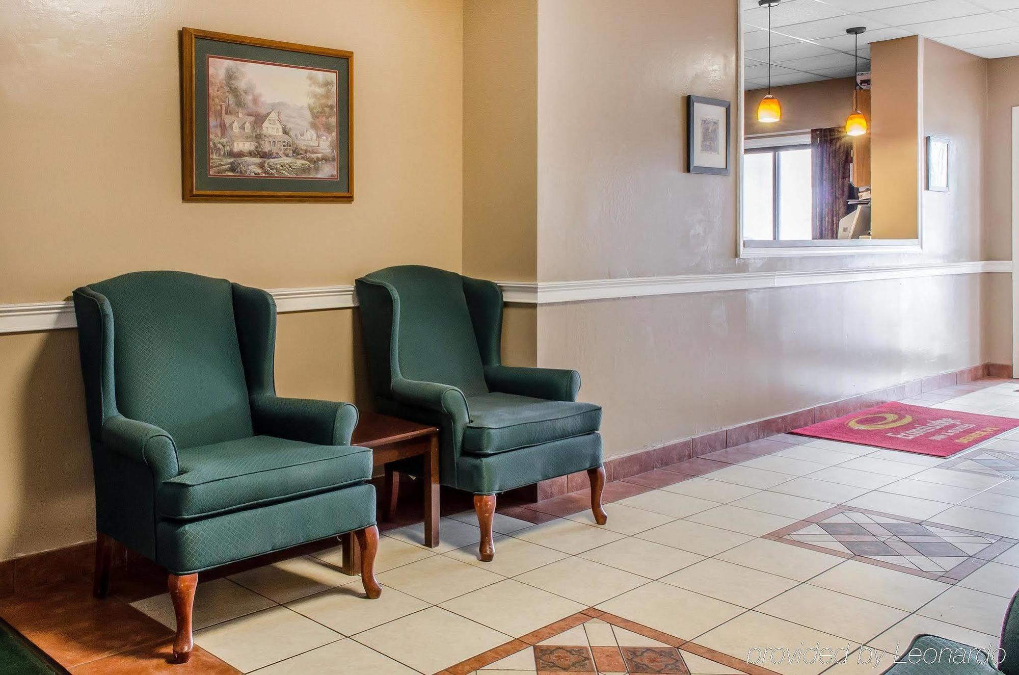 Econo Lodge Inn & Suites Денвер Экстерьер фото
