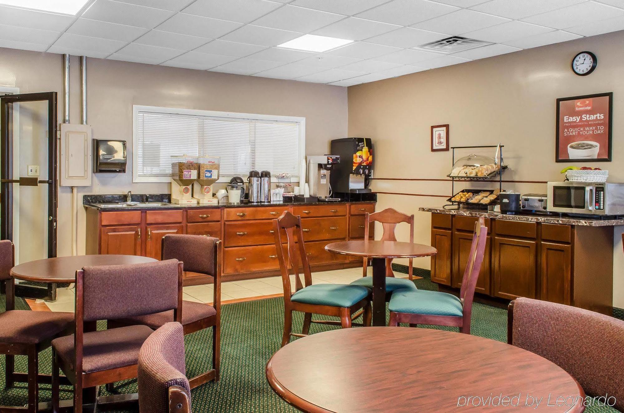 Econo Lodge Inn & Suites Денвер Экстерьер фото